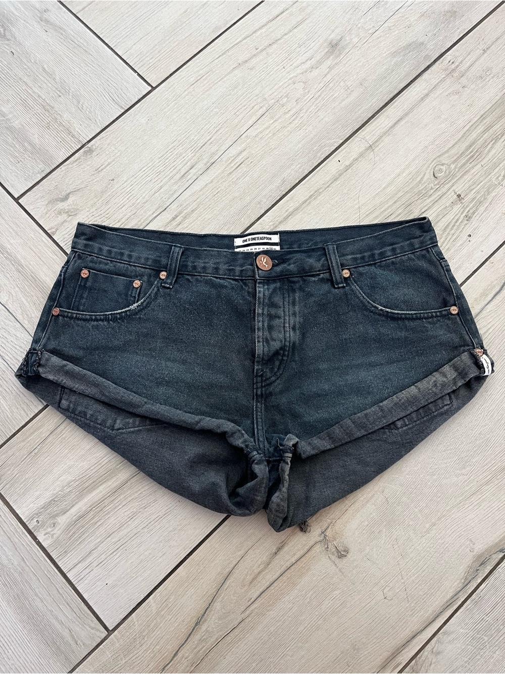 OneTeaSpoon Black Denim Roll-Cuff Women’s Shorts Size 30